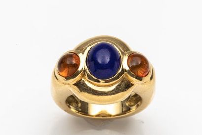 null Bague en or jaune 18k surmontée de cabochons de lapis lazuli entouré de citrines...