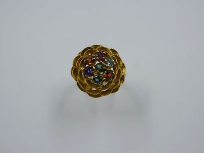 null Bague fleur en or jaune 18k ornée au centre de 7 pierres semi-précieuses (péridot,...