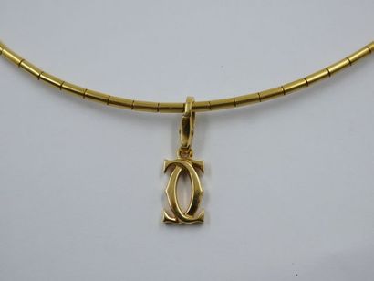 null CARTIER. Collier en or jaune 18k agrémenté d'un pendentif "C", signé, numéroté...