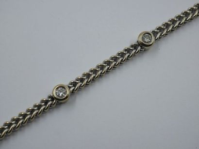 null Bracelet en or gris 18k surmonté de 5 diamants - Poids brut: 12 gr - Long.:...