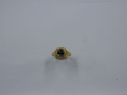 null Bague hexagone en or jaune 18k sertie d'un pavage de diamants taille brillant...