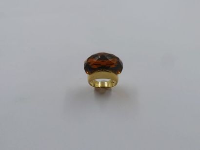 null Bague en or jaune 18k ornée d'une importante citrine cognac - Poids brut: 18...