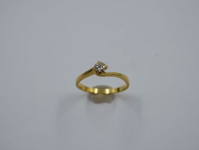 null Bague solitaire en or jaune 18k ornée d'un diamant de 0,20 carat environ - Poids...