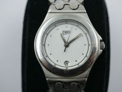 null FRED. Montre bracelet modèle "Tigresse" en acier, boîtier rond, cadran blanc...