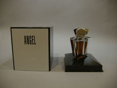 null THIERRY MUGLER "Angel" Etoiles Collection 
Flacon en verre en forme d'étoile....