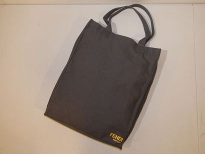 null Lot composé de: FENDI, sac toile gris à 2 anses - ESPRIT, sac cuir surpiqûres...