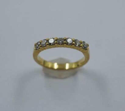 null Demi alliance en or jaune 18k surmontée de diamants Poids brut 3,76g TDD 53...