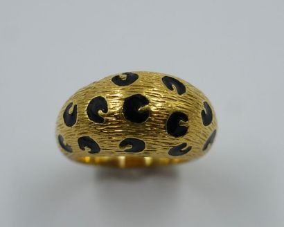 null Bague boule en or jaune 18k à motif tacheté léopard d'émail noir - Poids brut:...