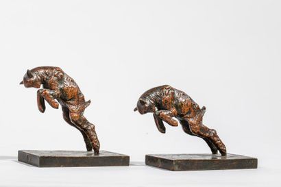 null Paul SILVESTRE ( 1884- 1976) - Deux serre livres en bronze à patine ocre représentant...