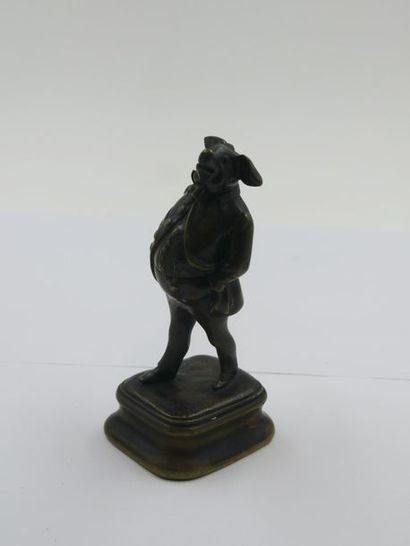 null Cochon gentilhomme, bronze à patine mordorée, Haut.: 13,5 cm - Long.: 5,5 cm...