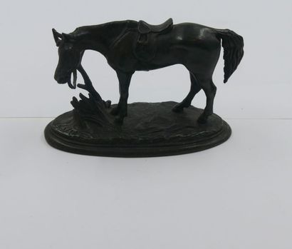 null P. ALLAIN (XX), Cheval à la barrière, bronze à patine verte, signé sur la terrasse,...