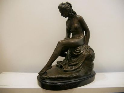 null Christophe-Gabriel ALLEGRAIN (1710-1795), Vénus à sa toilette, bronze à patine...