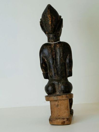 null Statue en bois sculpté - Afrique de l'Ouest - Haut.: 42 cm.