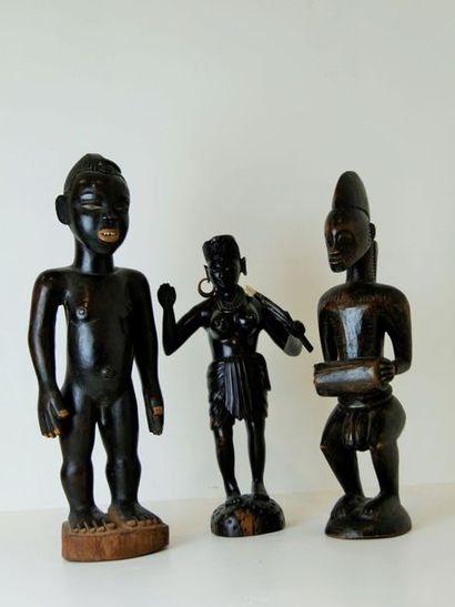 null 3 statues en bois sculpté - Afrique de l'Ouest - Haut.: 49 cm - 46 cm - 38 ...