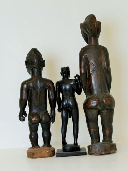 null 3 statues en bois sculpté - Afrique de l'Ouest - Haut.: 47 cm - 59 cm - 38 ...
