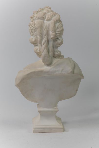 null Grand buste sculpté de Marie-Antoinette en plâtre patiné sur le modèle de HOUDON...