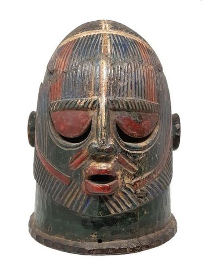 Masque casque agba IGALA Finely engraved with geometric patterns, facial features...