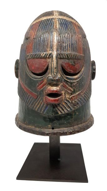 Masque casque agba IGALA Finely engraved with geometric patterns, facial features...