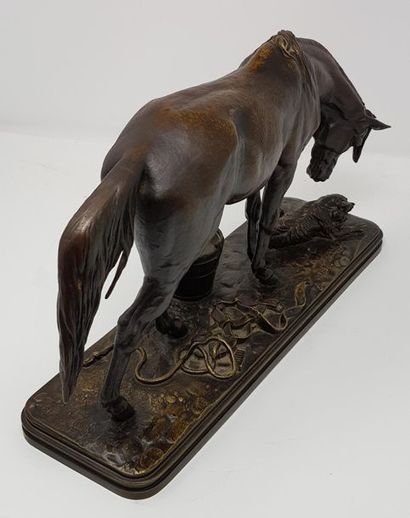 Alfred JACQUEMART (1824-1896) CHEVAL ET CHIEN A L’ÉCURIE Sculpture en bronze à patine...