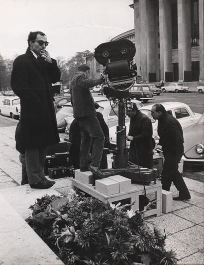 NOVI Angelo (1930-1997) "Jean-Luc Godard"1962年的银质照片印刷品，18×24厘米的邮票背面印有Jean-Luc Godard执导、Alexandra...