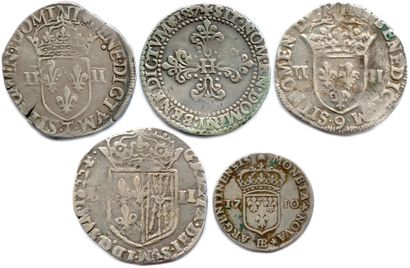 Lot de cinq monnaies royales françaises en argent (13,45 g les 5) 
Quart d’écu Henri...