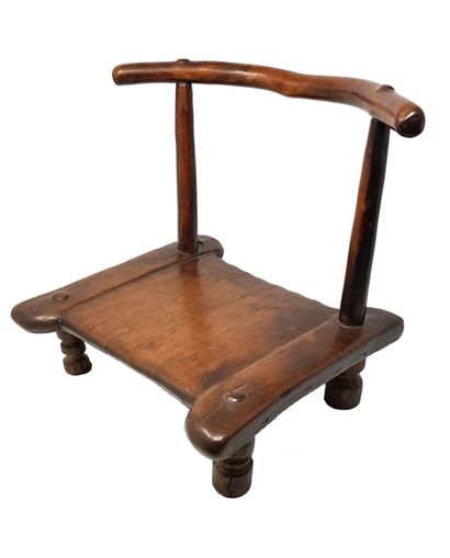 Petite chaise rituelle à dossier courbe DAN GUERE 
Autrefois utilisée lors de la...