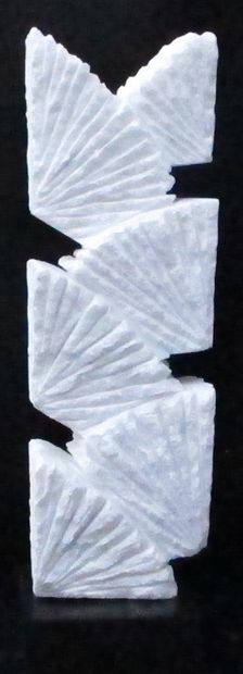 SAVA Marian "Confetti" Marbre blanc 61 x 18 x 10 cm de 2005 
taille directe signé....