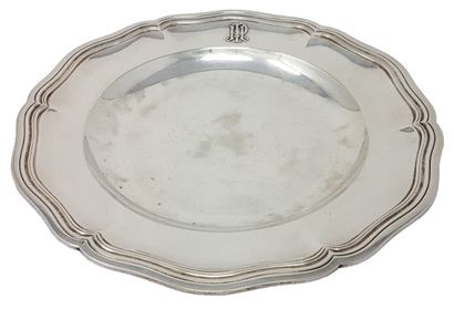 TETARD FRERES 
银质酱缸，有一个粘性托盘，边缘有圆角的轮廓，由Huguenot tureen（1903-1910）的金匠大师打上标记。重量：470克。-...
