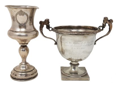 LOT MÉTAL ARGENTÉ 
Silvered metal set, scratches, shocks and stains from use.



Tea...
