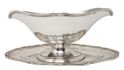 TETARD FRERES 
Silver sauceboat with adherent tray and contoured edges with fillets,...