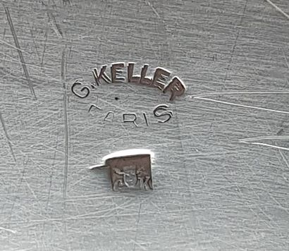 Lot métal argenté 
镀银金属套装，使用时有划痕和污渍 


Keller G. Paris的大碗 高：12厘米 长：38厘米 宽：29厘米。砂锅或盆子（3个）...