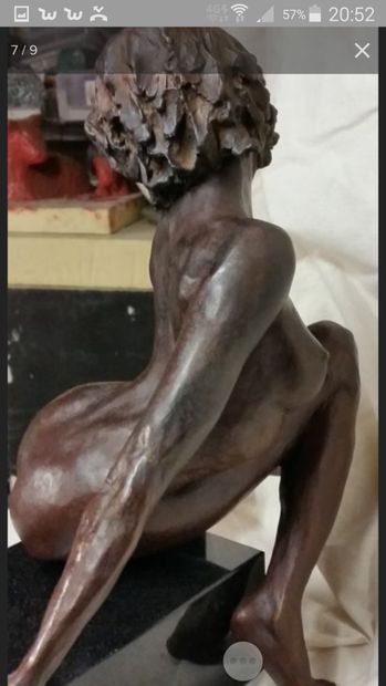 LE CANN "Angélique"

Nu féminin bronze sur socle en marbre noir. Patine caramel foncé...
