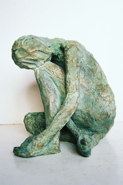 MOLINIÉ-JONQUET Chantal "Affliction" Sculpture en bronze patiné: H 22, L 18, P 21...