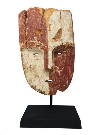 Masque ADUMA 
Mask white and red polychrome wood. H : 31,5 cm Gabon




High resolution...