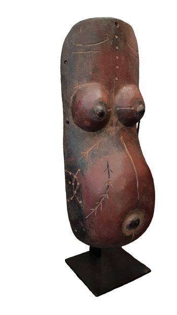 Masque de corps Indimu MAKONDE 
Representing the torso of a pregnant woman, the navel...