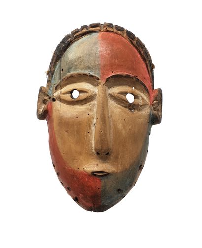 Masque KONGO 
Masque en bois à polychromie rouge et verte. H : 25 cm. Congo.



Photos...