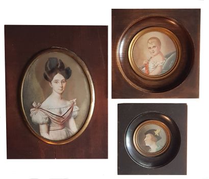 Trois peintures miniatures du 19e siècle " Portrait d’une élégante " Dimensions :...