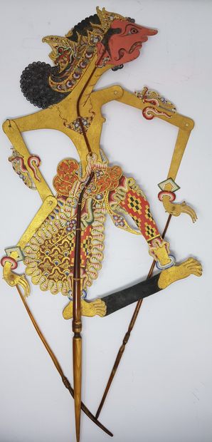 BALI : Deux marionnettes d’ombre du 19e siècle 
Marionnettes complète, l’une en bois...