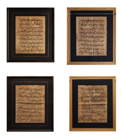 Deux anciennes pages du Coran Deux anciennes pages de Coran mamelouk, Proche-Orient,...
