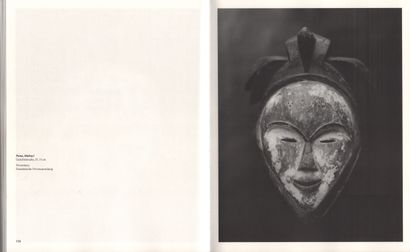 Masque de danse PUNU Mukuyi 
脸上有白色颜料的残留物，上面有中央的贝壳头饰和侧面的辫子。高：31厘米 加蓬



高分辨率的照片


法国房地产--拍卖后几天在巴黎（rue...