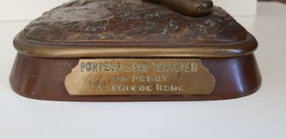 DEBUT Jean Didier "Porteur d’eau Tunisien" Bronze à patine polychrome, signée sur...