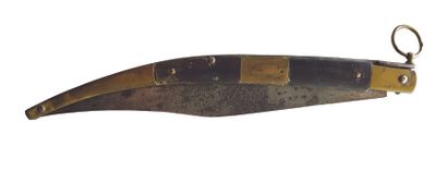 COUTEAU NAVAJA Large folding Navaja type knife with notch of the XIXth century, ribs...