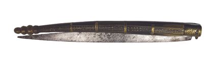 COUTEAU NAVAJA Very large folding Navaja type knife with lock from the 19th century,...