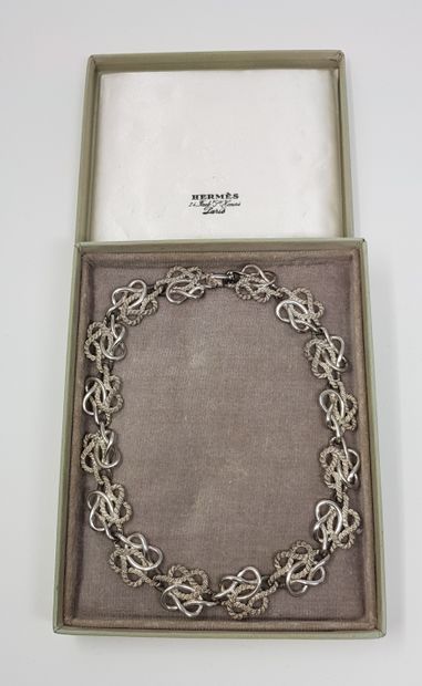 HERMÈS ''CYCLAMEN'' Articulated necklace in silver 800 thousandths composed of links...