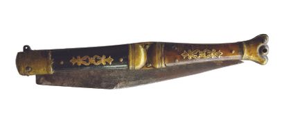COUTEAU NAVAJA Couteau de type Navaja pliant à cran d’arrêt du XIXe siècle, en écaille...
