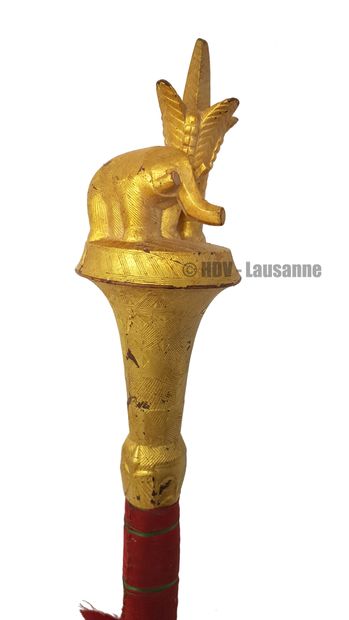 Chasse mouche cérémoniel AKAN The finely carved handle, adorned with a face and entirely...