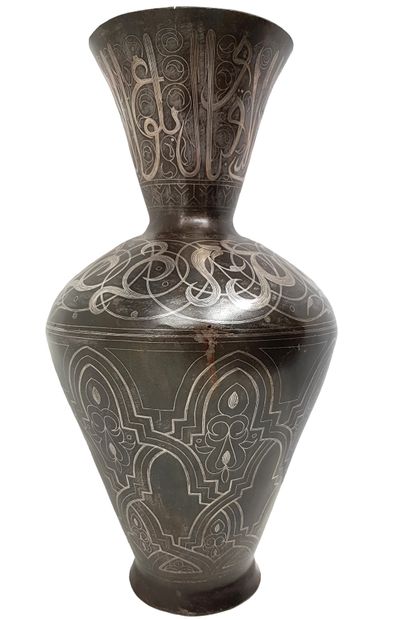Grand vase - Iran Art Qajar - c.1880-1900 Beau et rare vase balustre à col corolle,...
