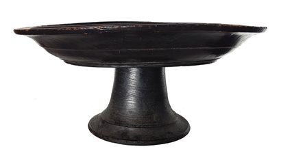 Table Ethiopie The large circular tray resting on a central shaft, wood with a beautiful...