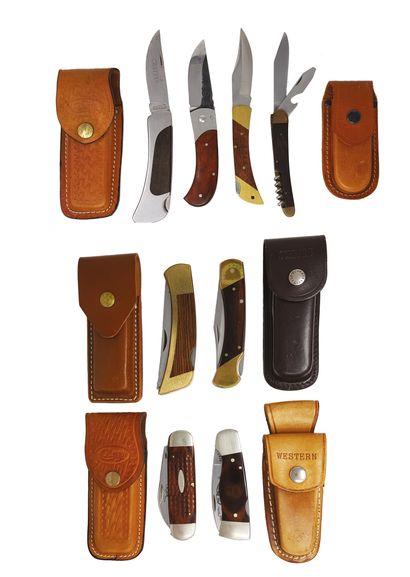 LOT DE HUIT COUTEAUX DE CHASSE Eight folding hunting knives signed by CASE, ROSTREI,...