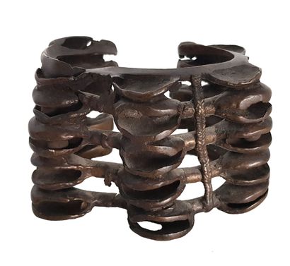 Chevillière à clochettes Kra du Liberia African bracelets are attached



High resolution...